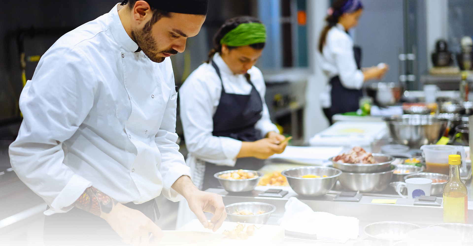 Cocineros Manipulando Alimentos